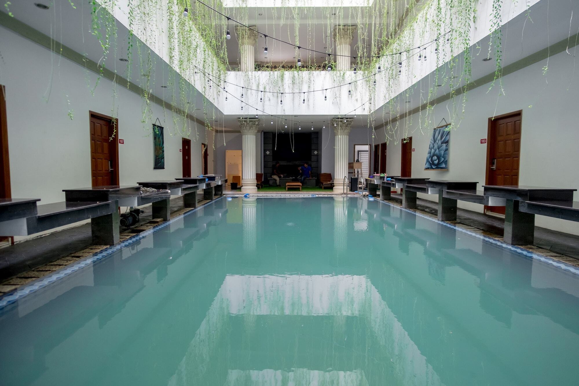 Oyo 293 Mutiara Hijau Hotel 2*